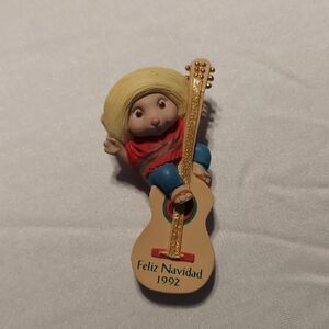 VTG Hallmark Keepsake - Feliz Navidad - Mouse Guitar Christmas Ornament 1992